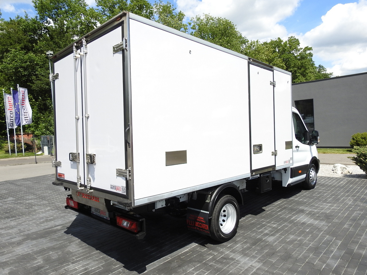 FORD TRANSIT REGRIGERATOR BOX 0*C POWER SUPPLY 230V CRUISE CONTROL AIR CONDITIONING TWIN WHEELS 170HP - Chladící dodávka: obrázek 3 FORD TRANSIT REGRIGERATOR BOX 0*C POWER SUPPLY 230V CRUISE CONTROL AIR CONDITIONING TWIN WHEELS 170HP - Chladící dodávka: obrázek 3