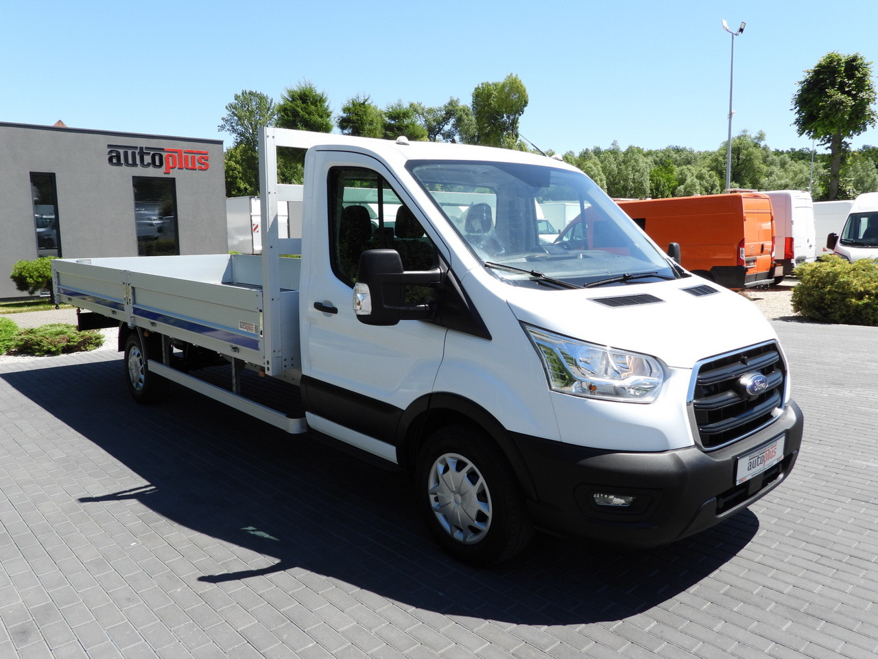 FORD TRANSIT STAKE BODY 10 PALLETS CRUISE CONTROL LED LIGHTS PNEUMATICS AIR CONDITIONING 160HP - Dodávka valník: obrázek 4 FORD TRANSIT STAKE BODY 10 PALLETS CRUISE CONTROL LED LIGHTS PNEUMATICS AIR CONDITIONING 160HP - Dodávka valník: obrázek 4