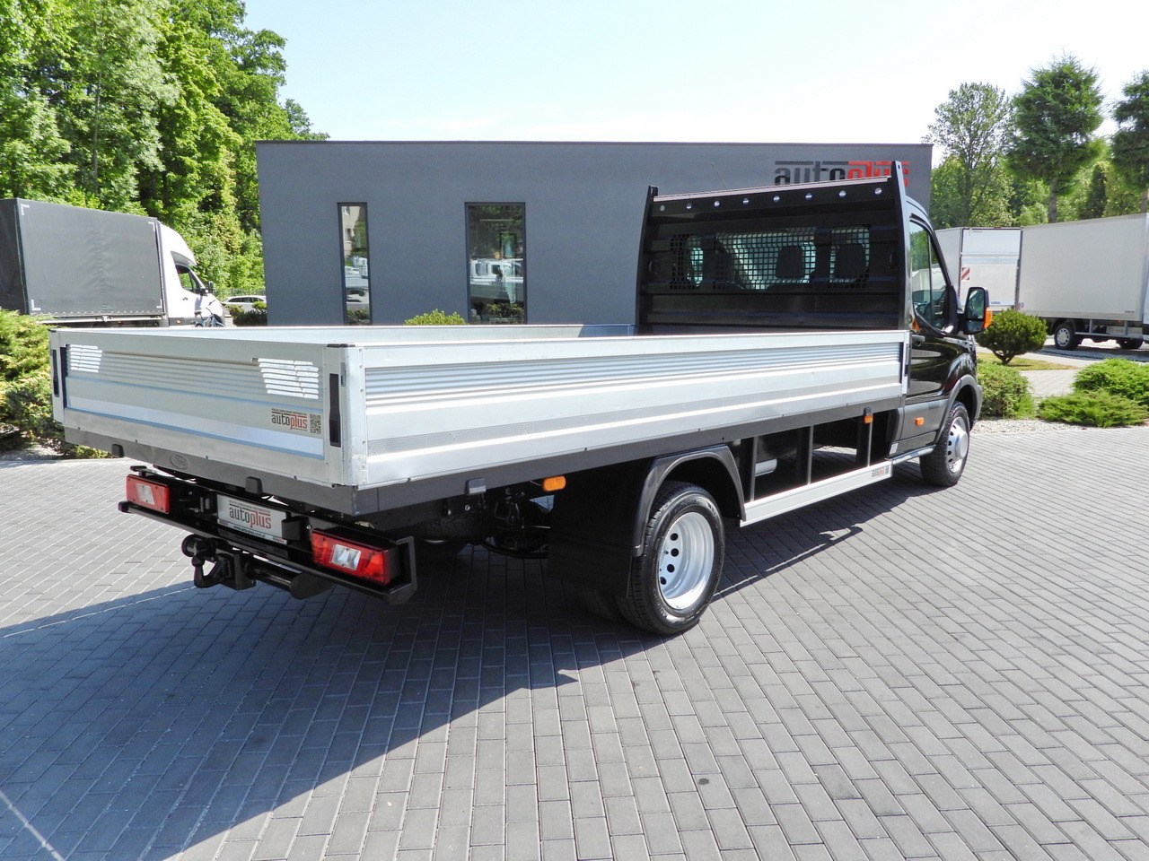 FORD TRANSIT STAKE BODY 8 PALLETS CRUISE CONTROL TWIN WHEELS AIR CONDITIONING 125HP - Dodávka valník: obrázek 3 FORD TRANSIT STAKE BODY 8 PALLETS CRUISE CONTROL TWIN WHEELS AIR CONDITIONING 125HP - Dodávka valník: obrázek 3