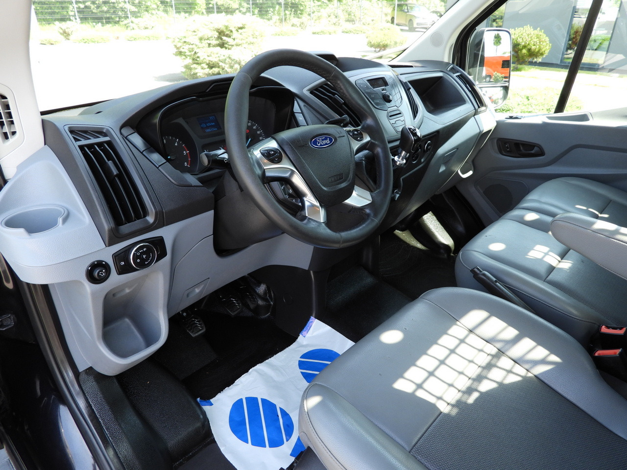 FORD TRANSIT STAKE BODY 8 PALLETS CRUISE CONTROL TWIN WHEELS AIR CONDITIONING 125HP - Dodávka valník: obrázek 2 FORD TRANSIT STAKE BODY 8 PALLETS CRUISE CONTROL TWIN WHEELS AIR CONDITIONING 125HP - Dodávka valník: obrázek 2