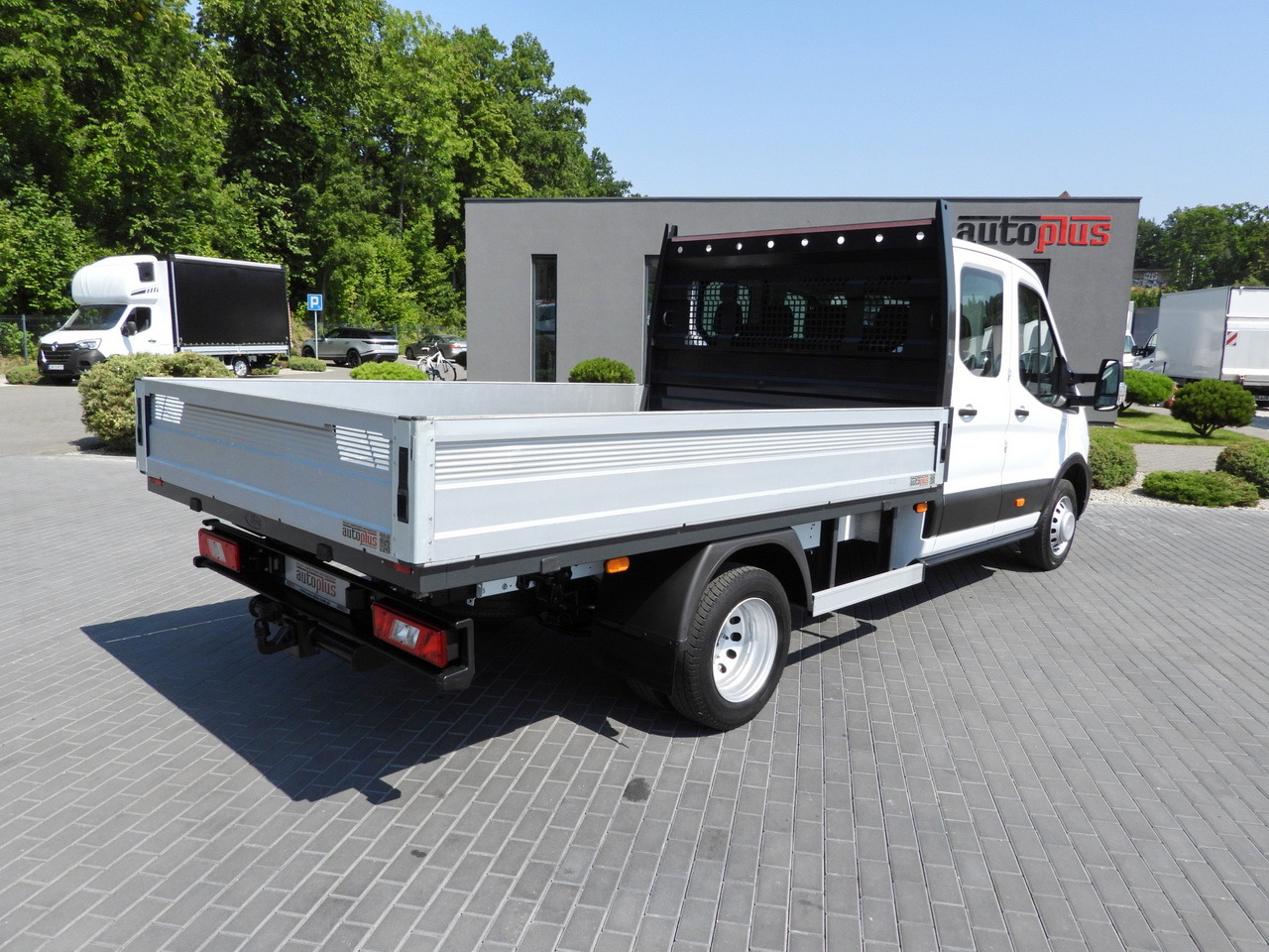 FORD TRANSIT STAKE BODY DOUBLE CABIN DOKA 7 SEATS TWIN WHEELS AIR CONDITIONING 130HP - Dodávka valník: obrázek 3 FORD TRANSIT STAKE BODY DOUBLE CABIN DOKA 7 SEATS TWIN WHEELS AIR CONDITIONING 130HP - Dodávka valník: obrázek 3