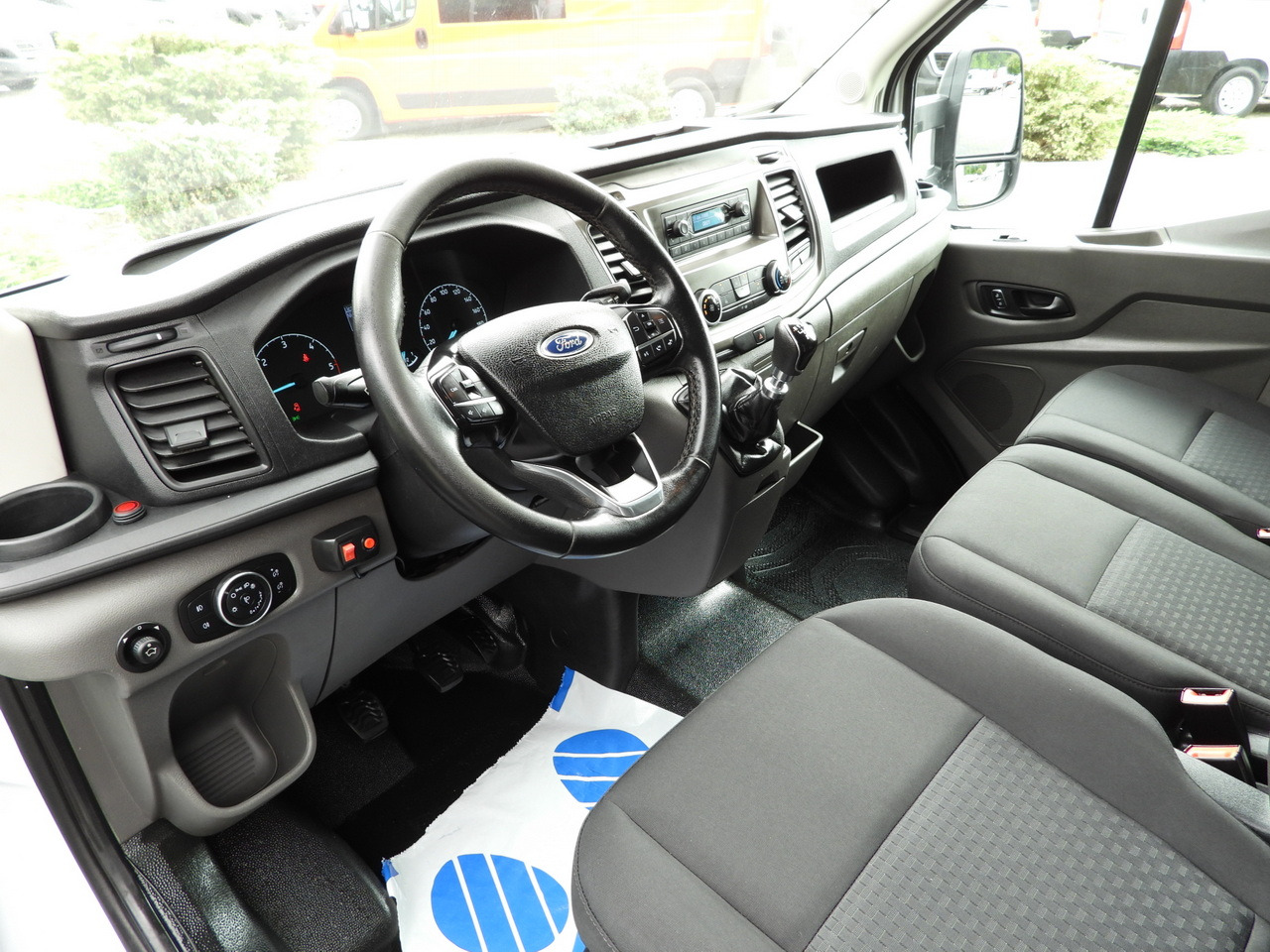 FORD TRANSIT TARPAULIN 8 PALLETS CRUISE CONTROL LED LIGHTS TWIN WHEELS AIR CONDITIONING 130HP - Plachtová dodávka: obrázek 2 FORD TRANSIT TARPAULIN 8 PALLETS CRUISE CONTROL LED LIGHTS TWIN WHEELS AIR CONDITIONING 130HP - Plachtová dodávka: obrázek 2