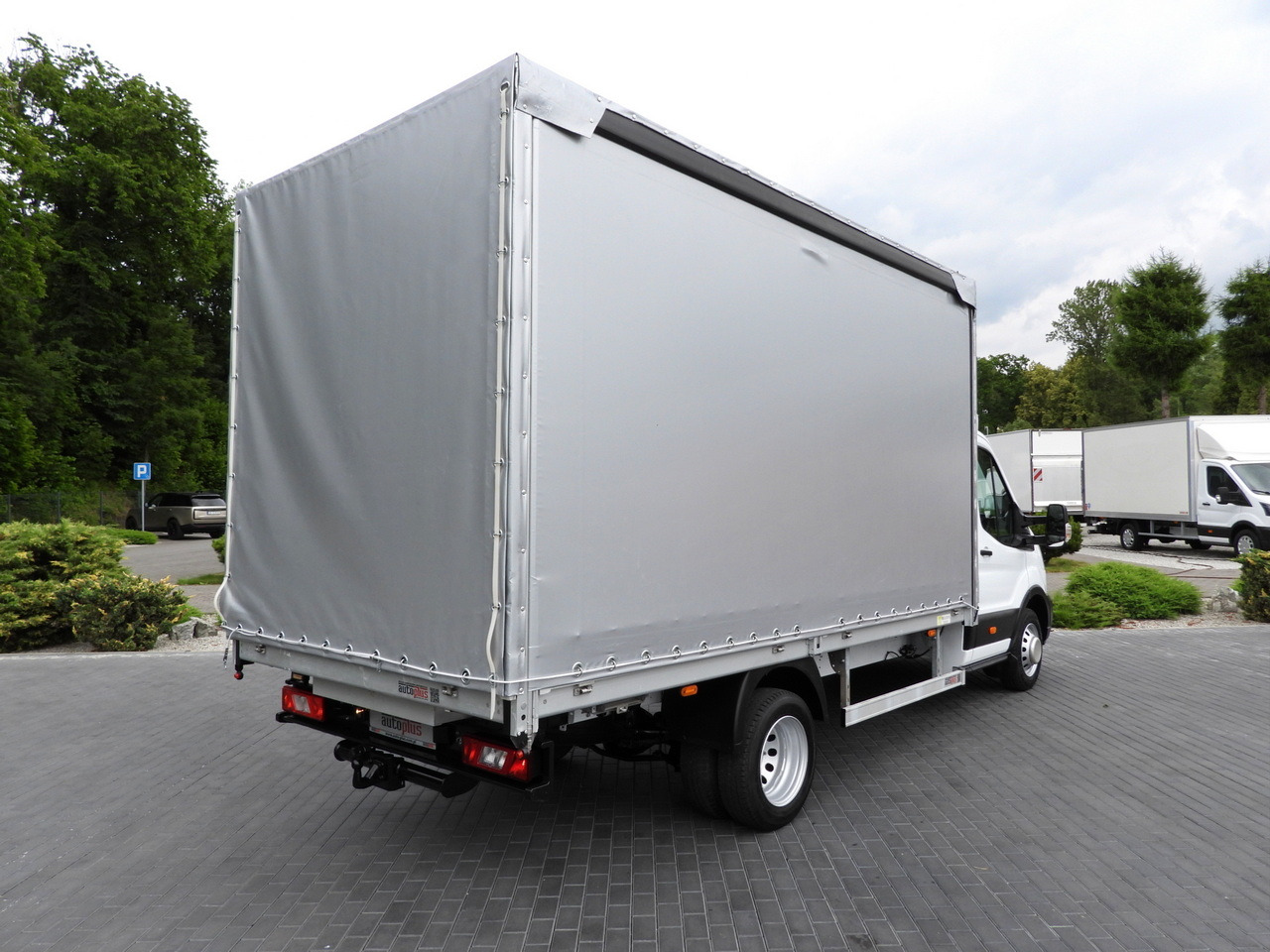 FORD TRANSIT TARPAULIN 8 PALLETS CRUISE CONTROL LED LIGHTS TWIN WHEELS AIR CONDITIONING 130HP - Plachtová dodávka: obrázek 3 FORD TRANSIT TARPAULIN 8 PALLETS CRUISE CONTROL LED LIGHTS TWIN WHEELS AIR CONDITIONING 130HP - Plachtová dodávka: obrázek 3