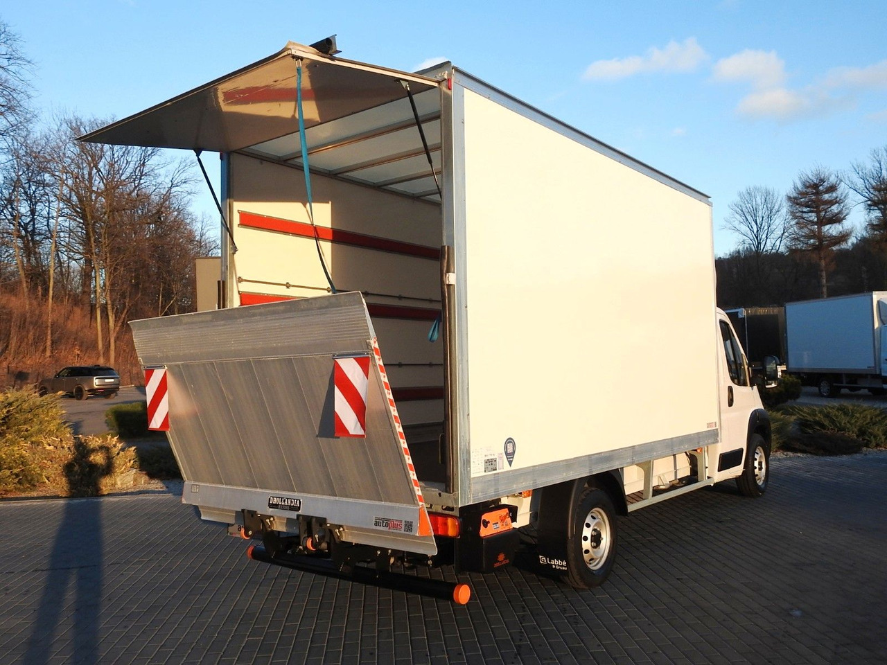 Fiat DUCATO KOFFER AUFZUG 8 PALETTEN TEMPOMAT - Dodávka skřín: obrázek 3 Fiat DUCATO KOFFER AUFZUG 8 PALETTEN TEMPOMAT - Dodávka skřín: obrázek 3