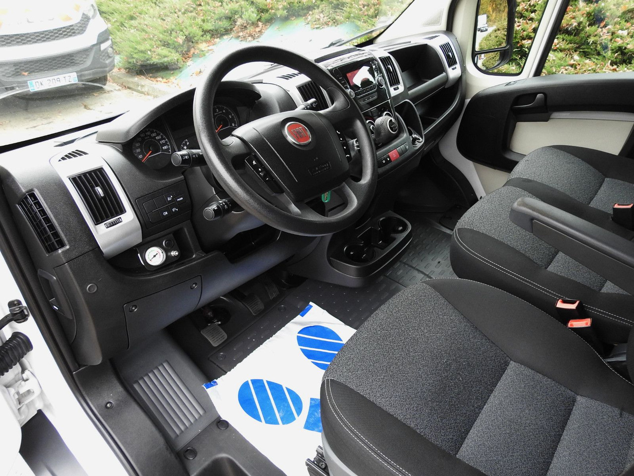 Fiat DUCATO PRITSCHE PLANE AUFZUG 8 PALETTEN WEBASTO - Plachtová dodávka: obrázek 2 Fiat DUCATO PRITSCHE PLANE AUFZUG 8 PALETTEN WEBASTO - Plachtová dodávka: obrázek 2