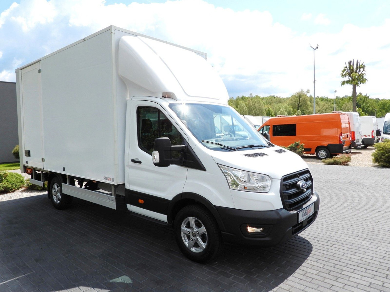 Ford TRANSIT KOFFER AUFZUG 8 PALETTEN TEMPOMAT - Dodávka skřín: obrázek 4 Ford TRANSIT KOFFER AUFZUG 8 PALETTEN TEMPOMAT - Dodávka skřín: obrázek 4