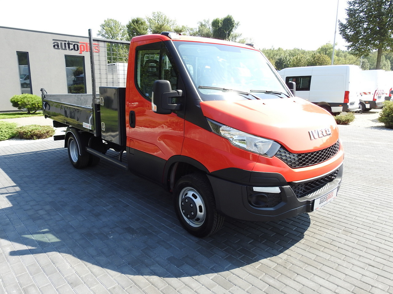 IVECO DAILY 35C13 TIPPER CRUISE CONTROL AIR CONDITIONING TWIN WHEELS 130HP - Dodávka sklápěč: obrázek 4 IVECO DAILY 35C13 TIPPER CRUISE CONTROL AIR CONDITIONING TWIN WHEELS 130HP - Dodávka sklápěč: obrázek 4