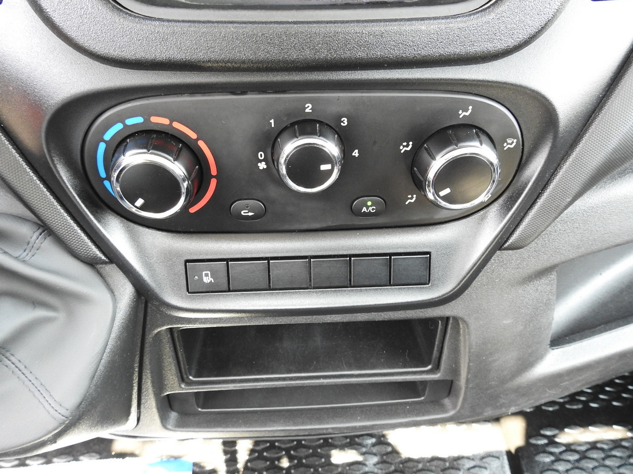 Dodávka sklápěč IVECO DAILY 35C13 TIPPER CRUISE CONTROL AIR CONDITIONING TWIN WHEELS  130HP: obrázek 37