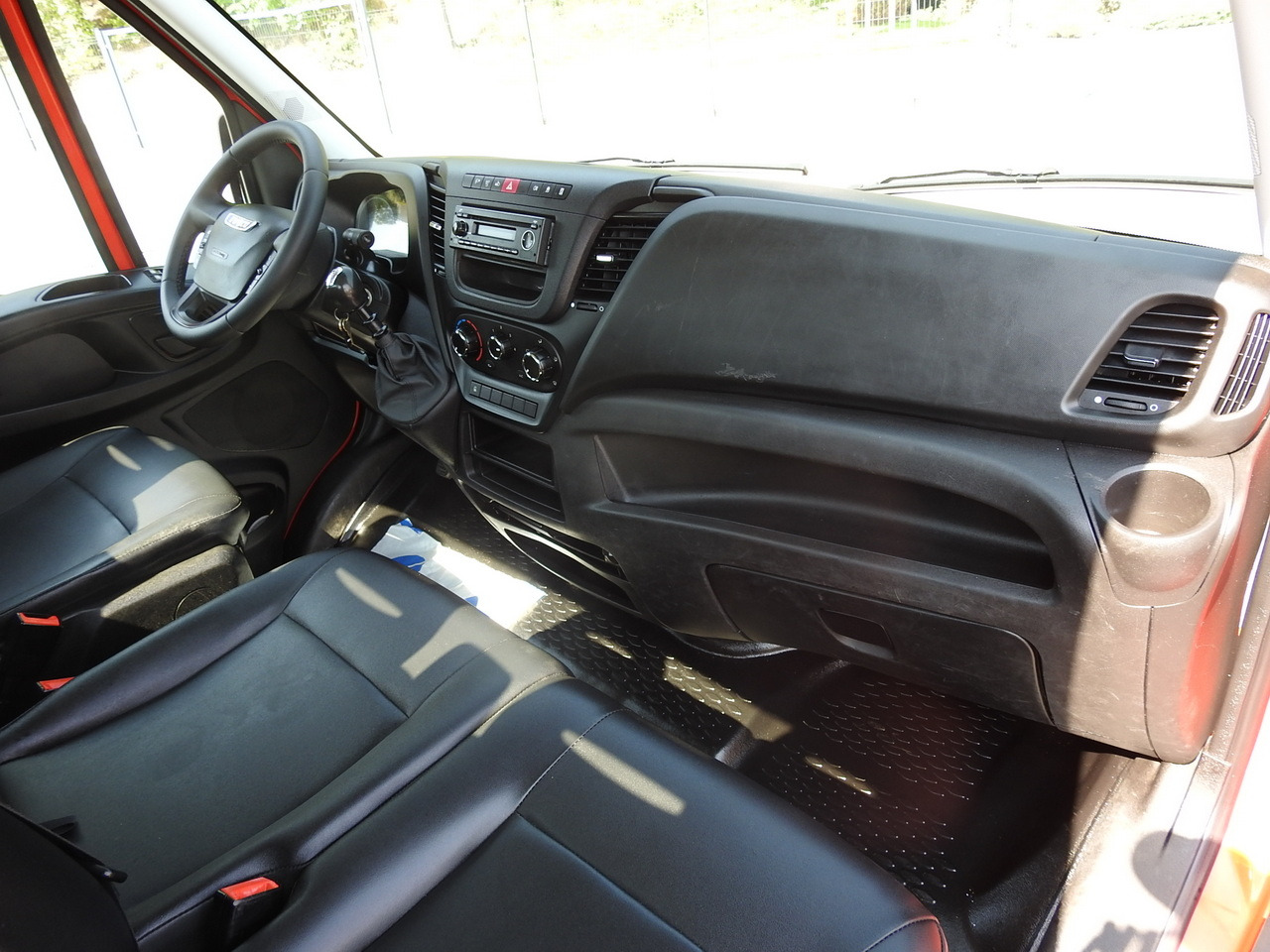 Dodávka sklápěč IVECO DAILY 35C13 TIPPER CRUISE CONTROL AIR CONDITIONING TWIN WHEELS  130HP: obrázek 39
