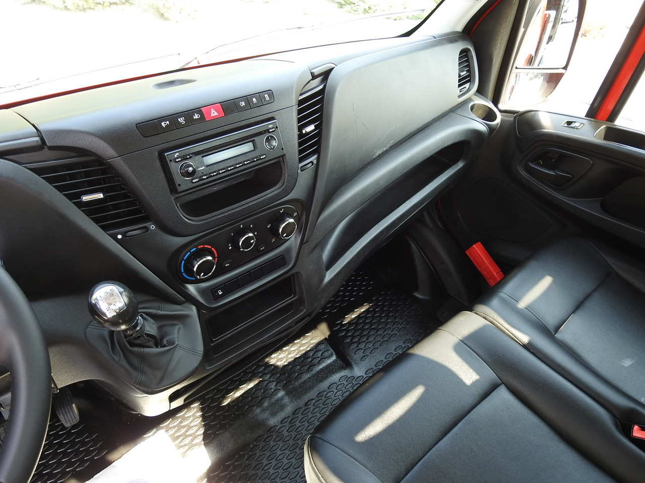 Dodávka sklápěč IVECO DAILY 35C13 TIPPER CRUISE CONTROL AIR CONDITIONING TWIN WHEELS  130HP: obrázek 33