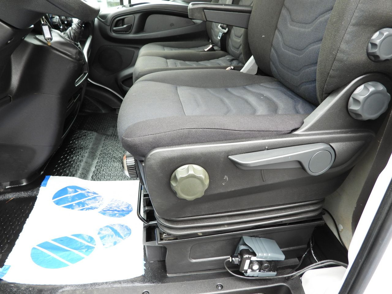 Dodávka sklápěč IVECO DAILY 35C14 TIPPER CRUISE CONTROL TWIN WHEELS 140HP: obrázek 29 Dodávka sklápěč IVECO DAILY 35C14 TIPPER CRUISE CONTROL TWIN WHEELS 140HP: obrázek 29