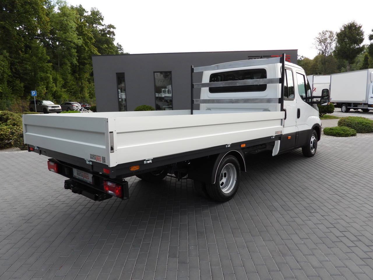 IVECO DAILY 35C17 STAKE BODY DOUBLE CABIN DOKA 7 SEATS CRUISE CONTROL TWIN WHEELS AIR CONDITIONING 170HP - Dodávka valník: obrázek 3 IVECO DAILY 35C17 STAKE BODY DOUBLE CABIN DOKA 7 SEATS CRUISE CONTROL TWIN WHEELS AIR CONDITIONING 170HP - Dodávka valník: obrázek 3