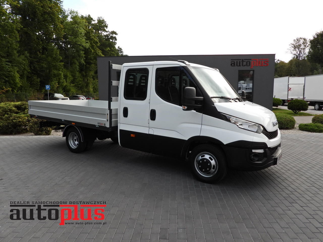 IVECO DAILY 35C17 STAKE BODY DOUBLE CABIN DOKA 7 SEATS CRUISE CONTROL TWIN WHEELS AIR CONDITIONING 170HP - Dodávka s dvojitou kabinou: obrázek 1 IVECO DAILY 35C17 STAKE BODY DOUBLE CABIN DOKA 7 SEATS CRUISE CONTROL TWIN WHEELS AIR CONDITIONING 170HP - Dodávka s dvojitou kabinou: obrázek 1
