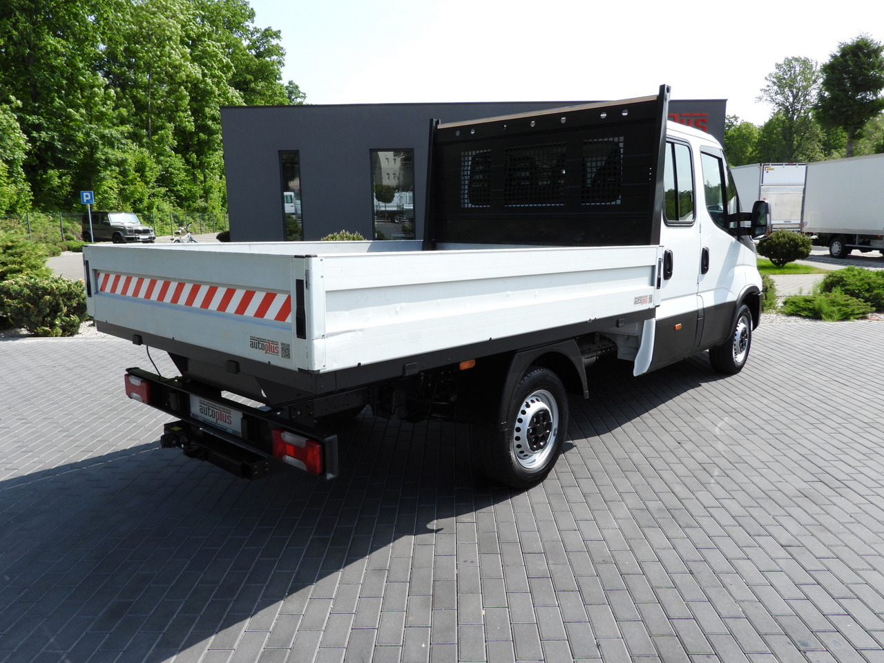 IVECO DAILY 35S12 STAKE BODY DOUBLE CABIN DOKA 7 SEATS AIR CONDITIONING 120HP - Dodávka valník: obrázek 3 IVECO DAILY 35S12 STAKE BODY DOUBLE CABIN DOKA 7 SEATS AIR CONDITIONING 120HP - Dodávka valník: obrázek 3