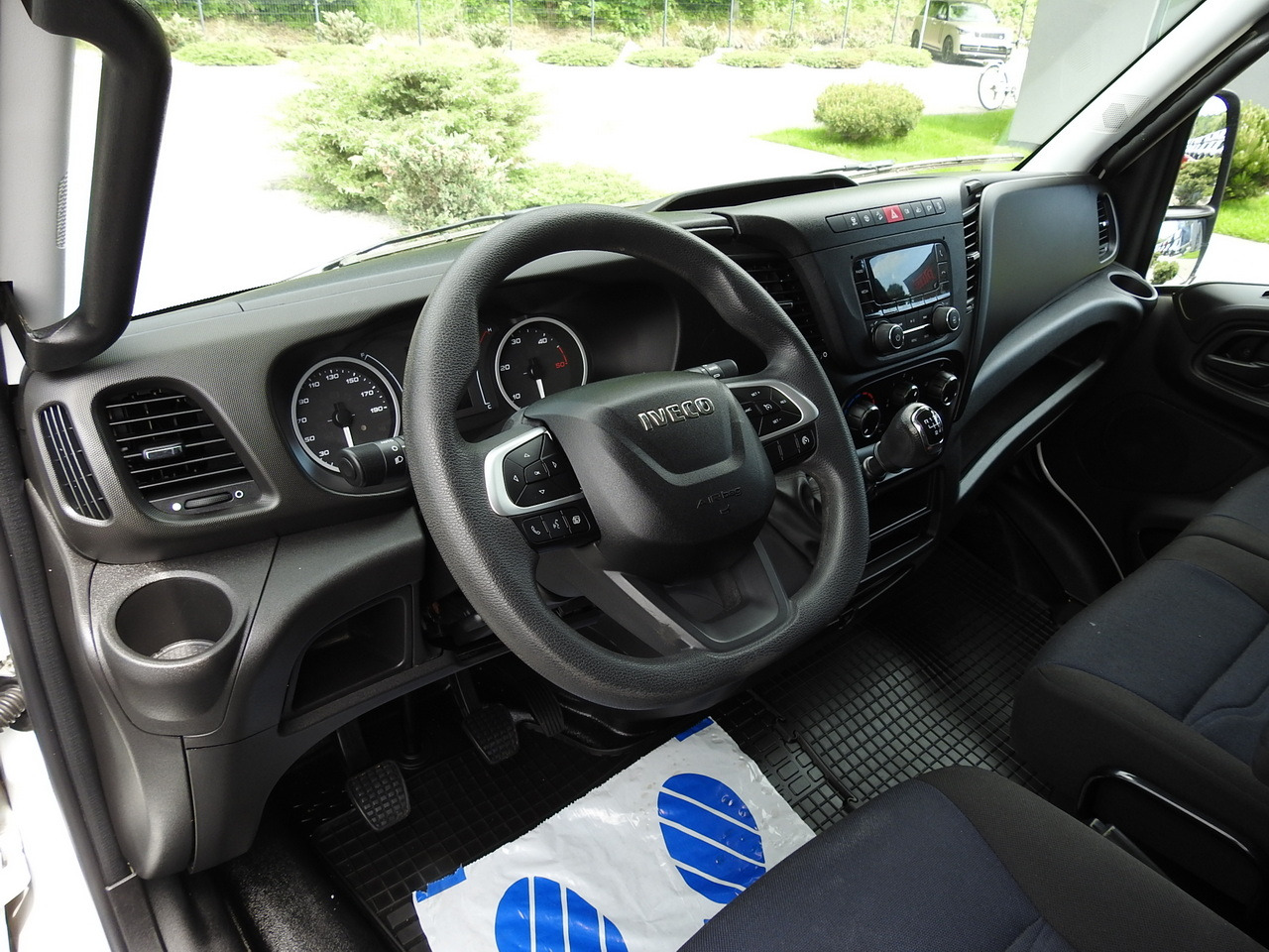 IVECO DAILY 35S14 8 PALLETS CRUISE CONTROL TWIN WHEELS AIR CONDITIONING 140HP - Dodávka skřín: obrázek 2 IVECO DAILY 35S14 8 PALLETS CRUISE CONTROL TWIN WHEELS AIR CONDITIONING 140HP - Dodávka skřín: obrázek 2