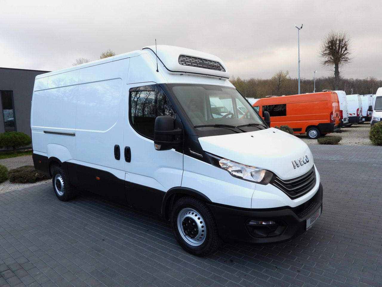 IVECO DAILY 35S14 REFRIGERATOR VAN 0*C POWER SUPPLY 230V NAVIGATION AUTOMATIC TRANSMISSION AIR CONDITIONING 140HP - Chladící dodávka: obrázek 4 IVECO DAILY 35S14 REFRIGERATOR VAN 0*C POWER SUPPLY 230V NAVIGATION AUTOMATIC TRANSMISSION AIR CONDITIONING 140HP - Chladící dodávka: obrázek 4