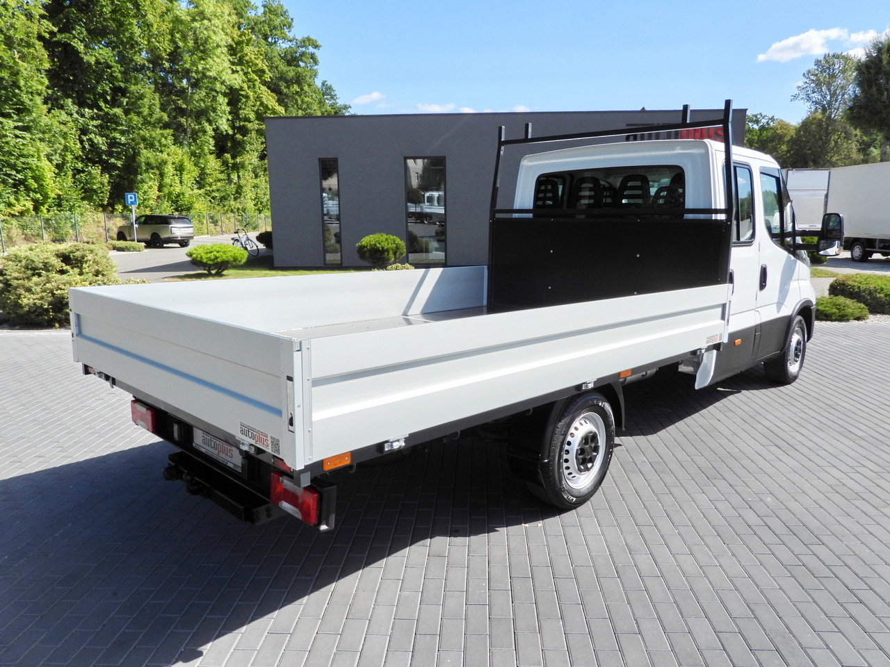 IVECO DAILY 35S14 STAKE BODY DOUBLE CABIN DOKA 7 SEATS CRUISE CONTROL AIR CONDITIONING 135HP - Dodávka valník: obrázek 3 IVECO DAILY 35S14 STAKE BODY DOUBLE CABIN DOKA 7 SEATS CRUISE CONTROL AIR CONDITIONING 135HP - Dodávka valník: obrázek 3