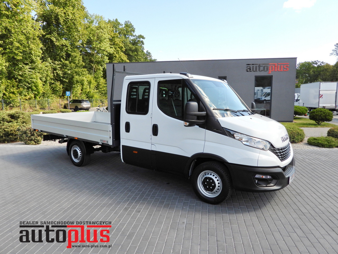 IVECO DAILY 35S14 STAKE BODY DOUBLE CABIN DOKA 7 SEATS CRUISE CONTROL AIR CONDITIONING 135HP - Dodávka valník: obrázek 1 IVECO DAILY 35S14 STAKE BODY DOUBLE CABIN DOKA 7 SEATS CRUISE CONTROL AIR CONDITIONING 135HP - Dodávka valník: obrázek 1