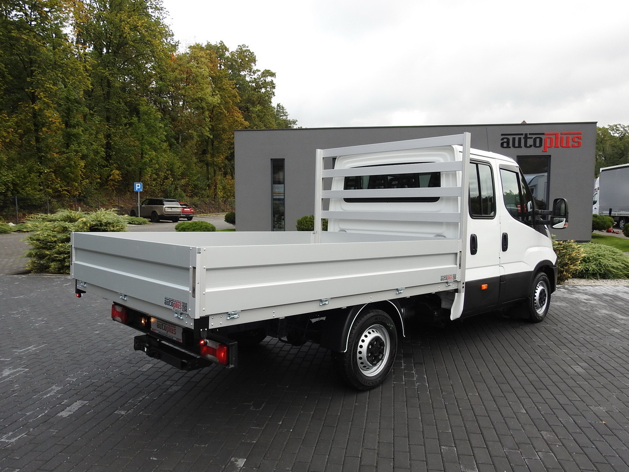 IVECO DAILY 35S15 STAKE BODY DOUBLE CABIN DOKA 7 SEATS AIR CONDITIONING 150HP - Dodávka valník: obrázek 3 IVECO DAILY 35S15 STAKE BODY DOUBLE CABIN DOKA 7 SEATS AIR CONDITIONING 150HP - Dodávka valník: obrázek 3