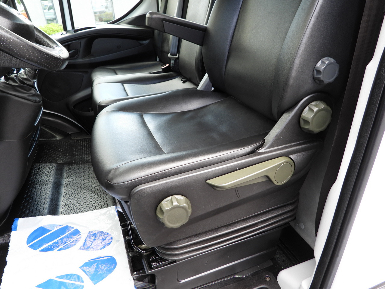 Dodávka valník IVECO DAILY 35S16 STAKE BODY 10 PALLETS CRUISE CONTROL AIR CONDITIONING 160HP: obrázek 26 Dodávka valník IVECO DAILY 35S16 STAKE BODY 10 PALLETS CRUISE CONTROL AIR CONDITIONING 160HP: obrázek 26