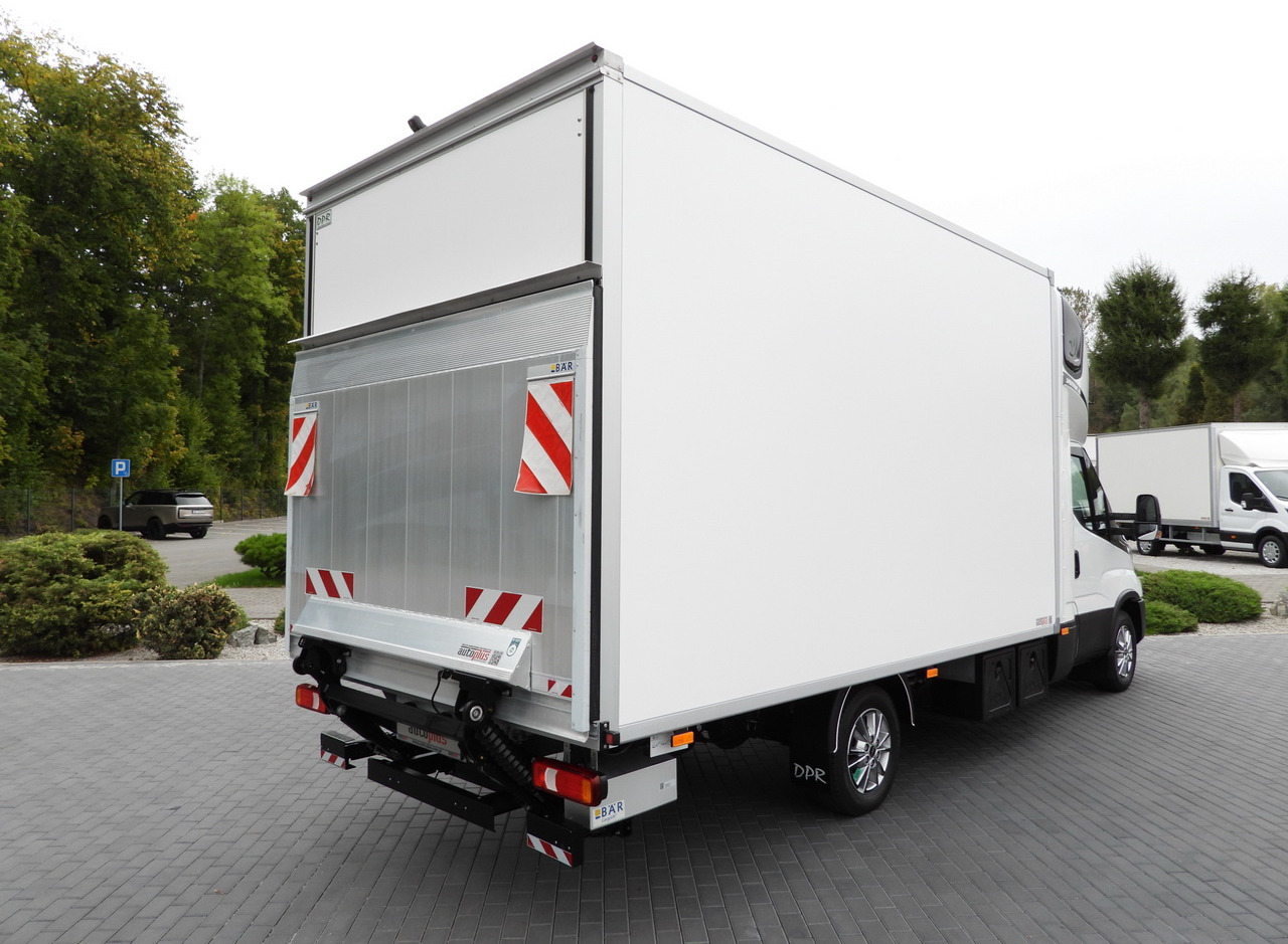 IVECO DAILY 35S18 BOX HI-MATIC LIFT 8 PALLETS CRUISE CONTROL NAVIGATION LED LIGHTS PNEUMATICS AUTOMATIC TRANSMISSION HI-MATIC AIR CONDITIONING 180HP - Dodávka skřín: obrázek 3 IVECO DAILY 35S18 BOX HI-MATIC LIFT 8 PALLETS CRUISE CONTROL NAVIGATION LED LIGHTS PNEUMATICS AUTOMATIC TRANSMISSION HI-MATIC AIR CONDITIONING 180HP - Dodávka skřín: obrázek 3