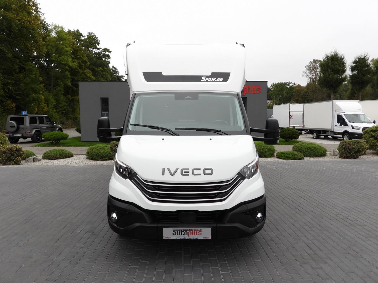 IVECO DAILY 35S18 BOX HI-MATIC LIFT 8 PALLETS CRUISE CONTROL NAVIGATION LED LIGHTS PNEUMATICS AUTOMATIC TRANSMISSION HI-MATIC AIR CONDITIONING 180HP - Dodávka skřín: obrázek 5 IVECO DAILY 35S18 BOX HI-MATIC LIFT 8 PALLETS CRUISE CONTROL NAVIGATION LED LIGHTS PNEUMATICS AUTOMATIC TRANSMISSION HI-MATIC AIR CONDITIONING 180HP - Dodávka skřín: obrázek 5