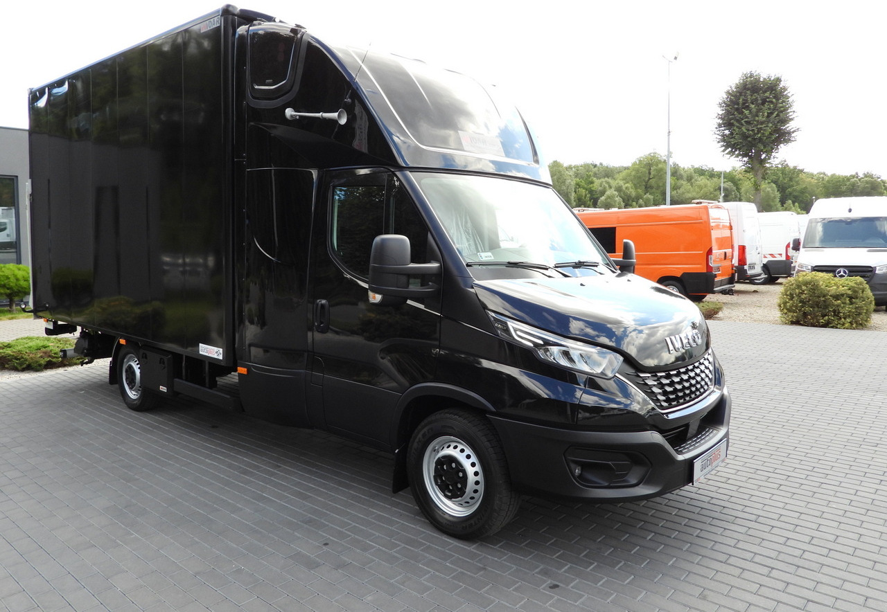 IVECO DAILY 35S18 BOX LIFT 8 PALLETS WEBASTO CRUISE CONTROL NAVIGATION LED LIGHTS PNEUMATICS AIR CONDITIONING 180HP - Dodávka skřín: obrázek 4 IVECO DAILY 35S18 BOX LIFT 8 PALLETS WEBASTO CRUISE CONTROL NAVIGATION LED LIGHTS PNEUMATICS AIR CONDITIONING 180HP - Dodávka skřín: obrázek 4