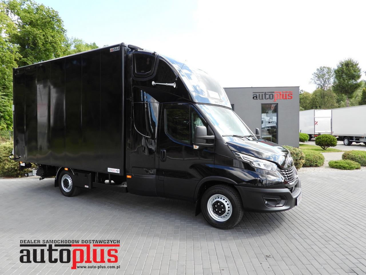 IVECO DAILY 35S18 BOX LIFT 8 PALLETS WEBASTO CRUISE CONTROL NAVIGATION LED LIGHTS PNEUMATICS AIR CONDITIONING 180HP - Dodávka skřín: obrázek 1 IVECO DAILY 35S18 BOX LIFT 8 PALLETS WEBASTO CRUISE CONTROL NAVIGATION LED LIGHTS PNEUMATICS AIR CONDITIONING 180HP - Dodávka skřín: obrázek 1