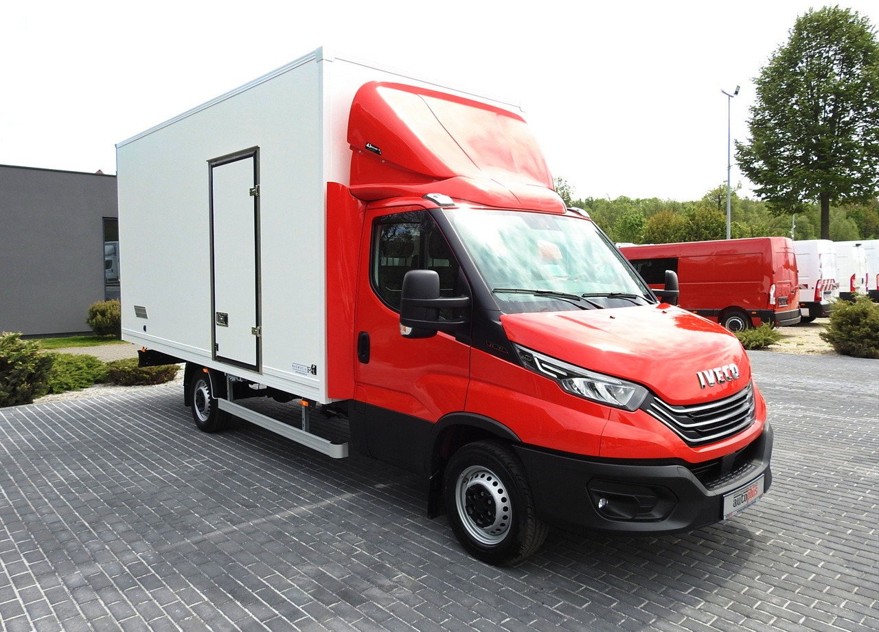 IVECO DAILY 35S18 NEW BOX 10 PALLETS CRUISE CONTROL NAVIGATION AIR CONDITIONING LED LIGHTS GUARANTEE 180HP - Dodávka skřín: obrázek 4 IVECO DAILY 35S18 NEW BOX 10 PALLETS CRUISE CONTROL NAVIGATION AIR CONDITIONING LED LIGHTS GUARANTEE 180HP - Dodávka skřín: obrázek 4