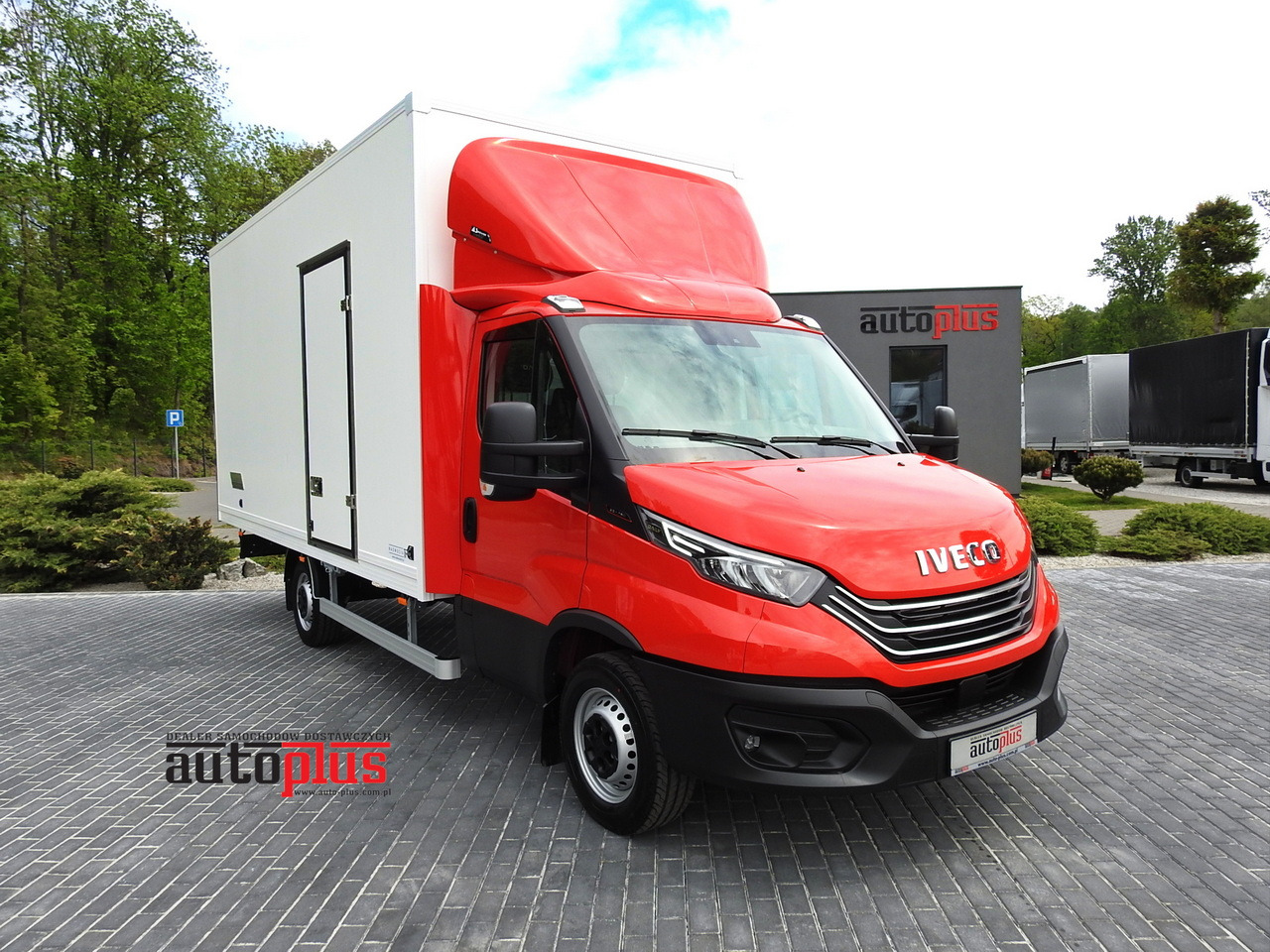 IVECO DAILY 35S18 NEW BOX 10 PALLETS CRUISE CONTROL NAVIGATION AIR CONDITIONING LED LIGHTS GUARANTEE 180HP - Dodávka skřín: obrázek 1 IVECO DAILY 35S18 NEW BOX 10 PALLETS CRUISE CONTROL NAVIGATION AIR CONDITIONING LED LIGHTS GUARANTEE 180HP - Dodávka skřín: obrázek 1