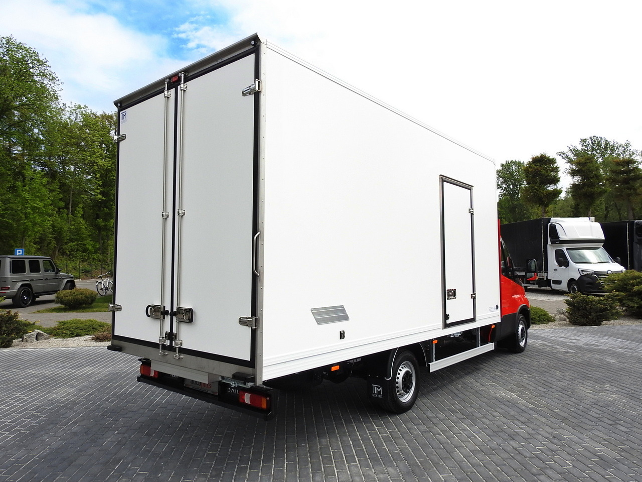 IVECO DAILY 35S18 NEW BOX 10 PALLETS CRUISE CONTROL NAVIGATION AIR CONDITIONING LED LIGHTS GUARANTEE 180HP - Dodávka skřín: obrázek 3 IVECO DAILY 35S18 NEW BOX 10 PALLETS CRUISE CONTROL NAVIGATION AIR CONDITIONING LED LIGHTS GUARANTEE 180HP - Dodávka skřín: obrázek 3
