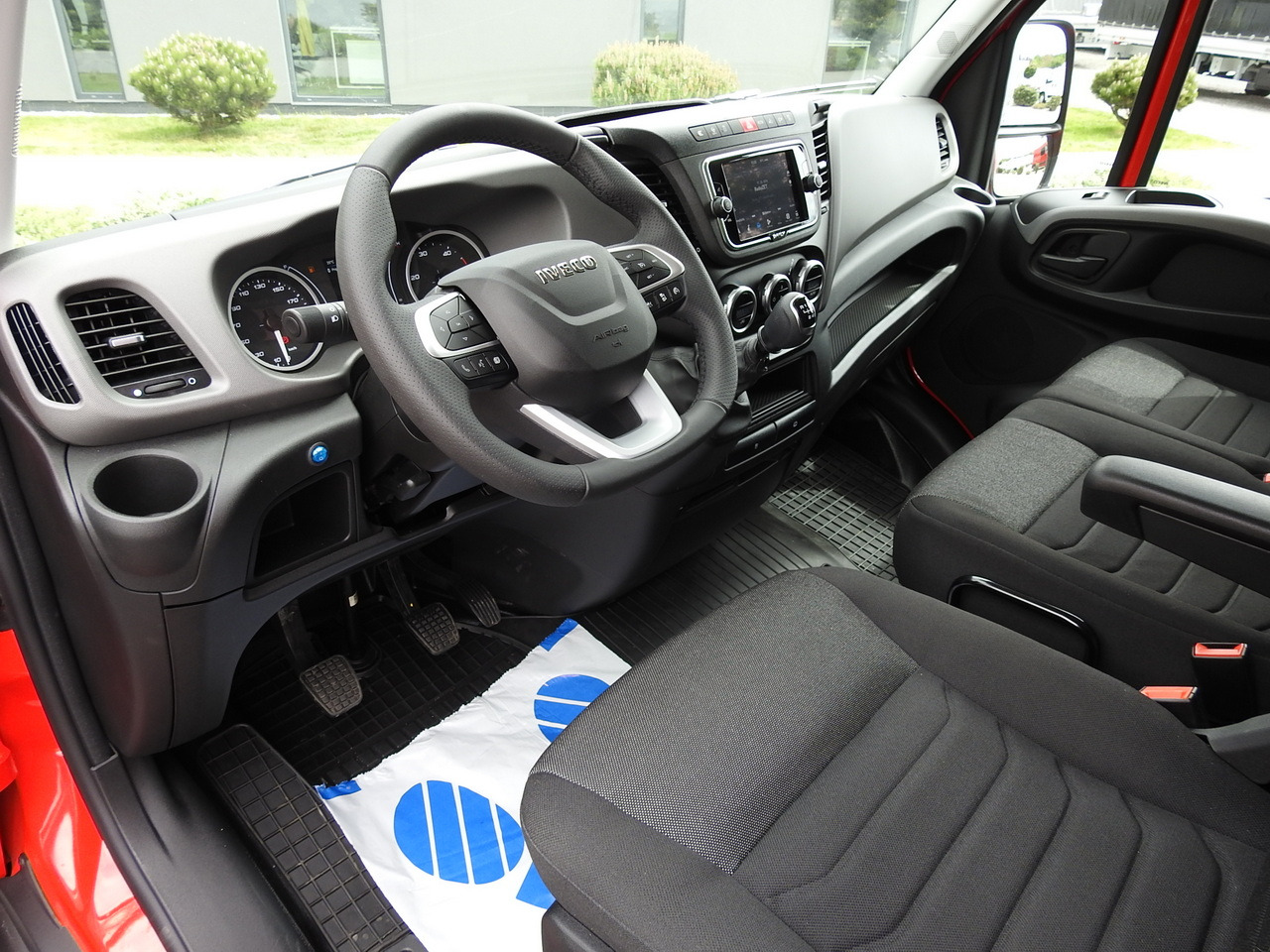 IVECO DAILY 35S18 NEW BOX 10 PALLETS CRUISE CONTROL NAVIGATION AIR CONDITIONING LED LIGHTS GUARANTEE 180HP - Dodávka skřín: obrázek 2 IVECO DAILY 35S18 NEW BOX 10 PALLETS CRUISE CONTROL NAVIGATION AIR CONDITIONING LED LIGHTS GUARANTEE 180HP - Dodávka skřín: obrázek 2
