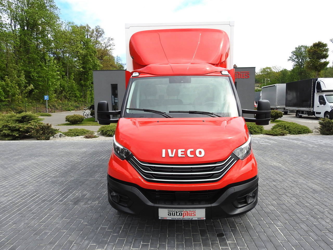 IVECO DAILY 35S18 NEW BOX 10 PALLETS CRUISE CONTROL NAVIGATION AIR CONDITIONING LED LIGHTS GUARANTEE 180HP - Dodávka skřín: obrázek 5 IVECO DAILY 35S18 NEW BOX 10 PALLETS CRUISE CONTROL NAVIGATION AIR CONDITIONING LED LIGHTS GUARANTEE 180HP - Dodávka skřín: obrázek 5