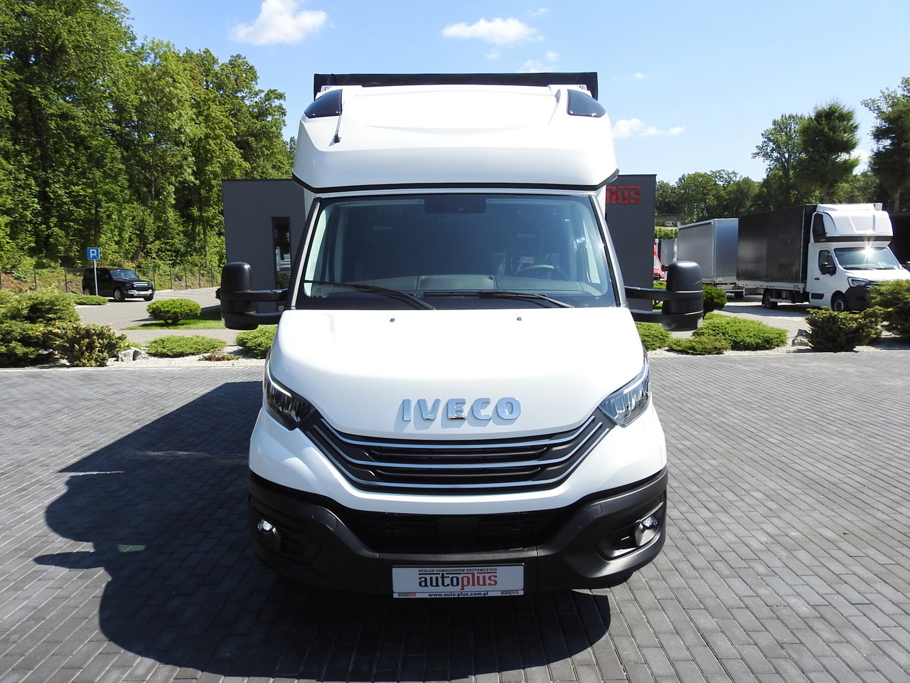 IVECO DAILY 35S18 NEW TARPAULIN 8 PALLETS CRUISE CONTROL NAVIGATION LED LIGHTS AUTOMATIC TRANSMISSION HI-MATIC MANUFACTURERS WARRANTY 180HP - Plachtová dodávka: obrázek 5 IVECO DAILY 35S18 NEW TARPAULIN 8 PALLETS CRUISE CONTROL NAVIGATION LED LIGHTS AUTOMATIC TRANSMISSION HI-MATIC MANUFACTURERS WARRANTY 180HP - Plachtová dodávka: obrázek 5