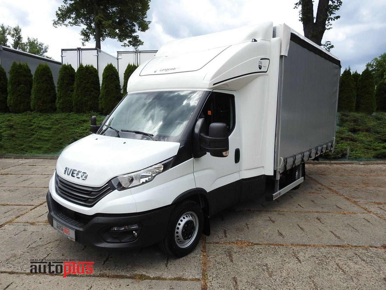 IVECO DAILY 35S18 NEW TARPAULIN WEBASTO CRUISE CONTROL AIR CONDITIONING 180HP - Plachtová dodávka: obrázek 1 IVECO DAILY 35S18 NEW TARPAULIN WEBASTO CRUISE CONTROL AIR CONDITIONING 180HP - Plachtová dodávka: obrázek 1