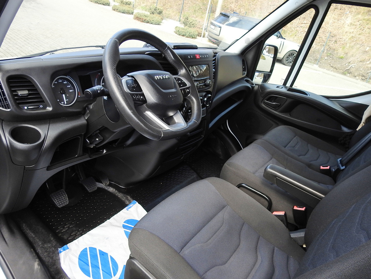 IVECO DAILY 35S18 TARPAULIN 10 PALLETS WEBASTO CRUISE CONTROL AIR CONDITIONING 180HP - Plachtová dodávka: obrázek 2 IVECO DAILY 35S18 TARPAULIN 10 PALLETS WEBASTO CRUISE CONTROL AIR CONDITIONING 180HP - Plachtová dodávka: obrázek 2