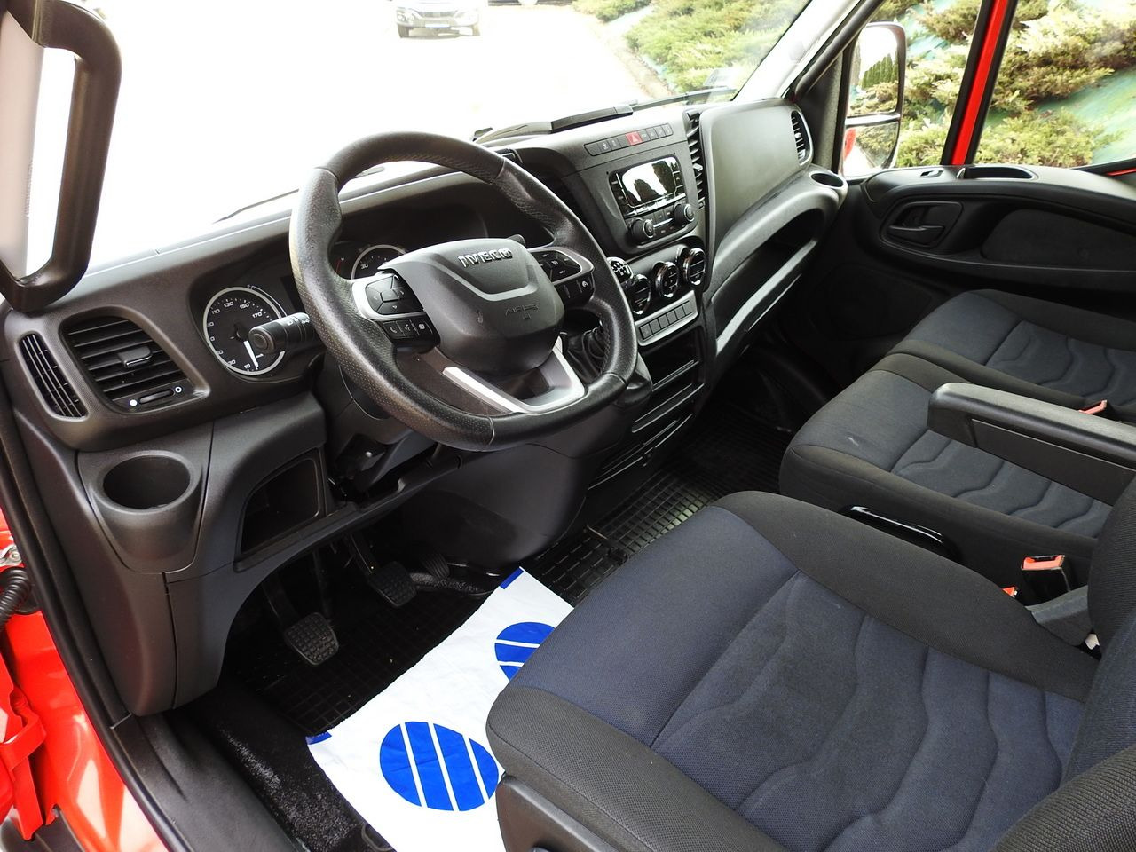 IVECO DAILY 35S18 TARPAULIN 10 PALLETS WEBASTO CRUISE CONTROL LED LIGHTS AIR CONDITIONING 180HP - Plachtová dodávka: obrázek 2 IVECO DAILY 35S18 TARPAULIN 10 PALLETS WEBASTO CRUISE CONTROL LED LIGHTS AIR CONDITIONING 180HP - Plachtová dodávka: obrázek 2