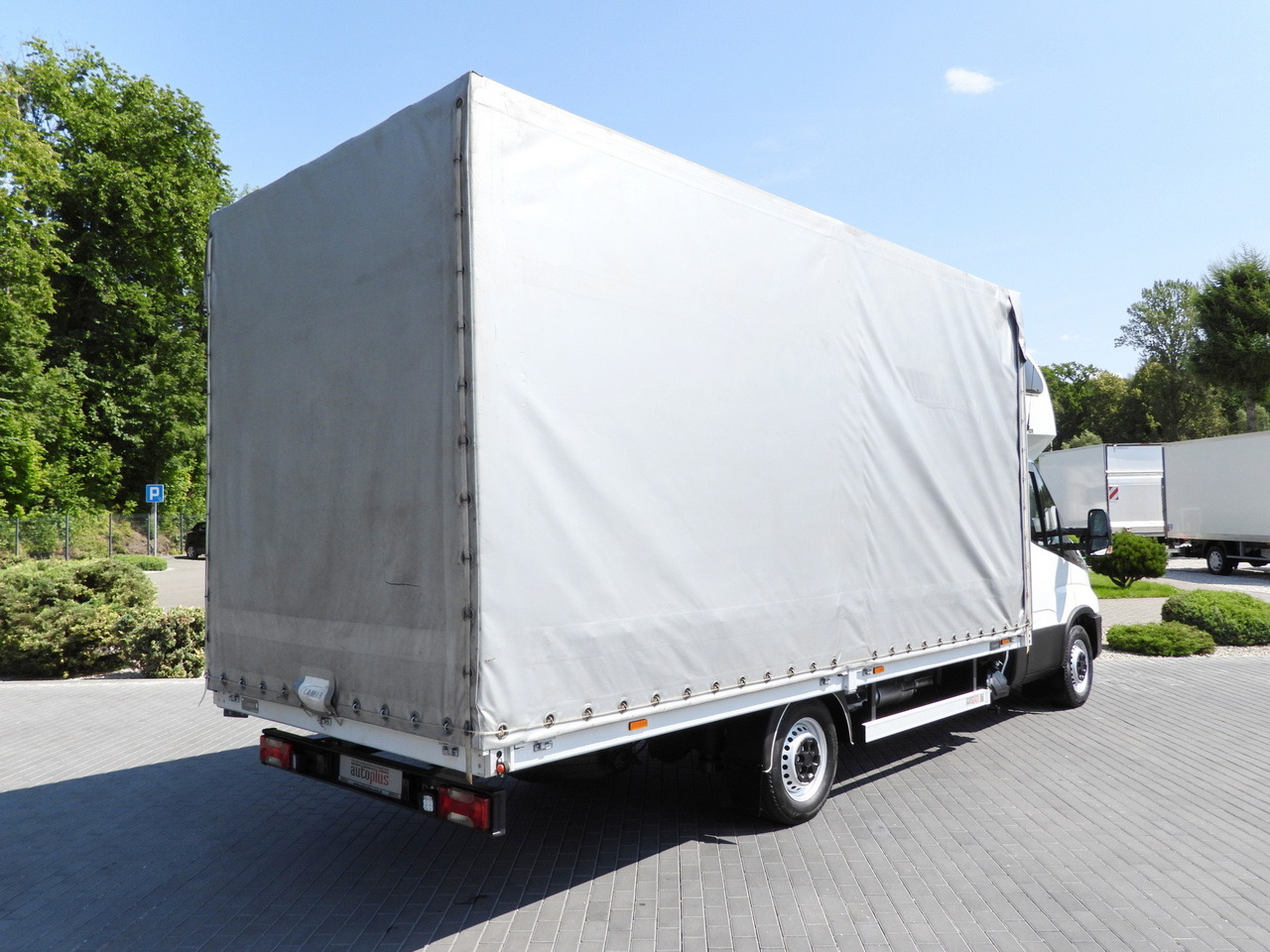 IVECO DAILY 35S18 TARPAULIN 10 PALLETS WEBASTO CRUISE CONTROL LED LIGHTS PNEUMATICS AIR CONDITIONING 180HP - Plachtová dodávka: obrázek 3 IVECO DAILY 35S18 TARPAULIN 10 PALLETS WEBASTO CRUISE CONTROL LED LIGHTS PNEUMATICS AIR CONDITIONING 180HP - Plachtová dodávka: obrázek 3