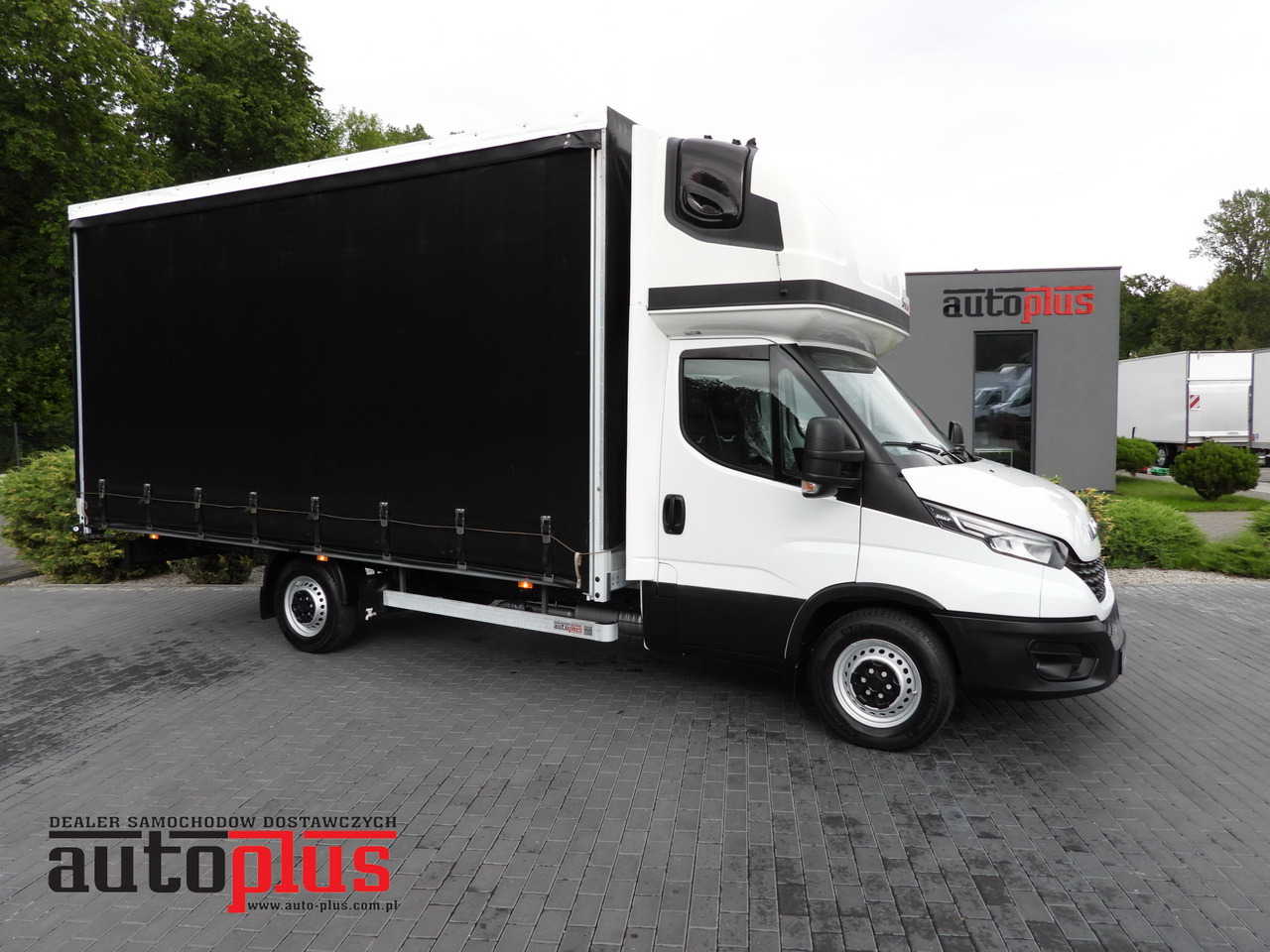 IVECO DAILY 35S18 TARPAULIN 10 PALLETS WEBASTO CRUISE CONTROL NAVIGATION LED LIGHTS AIR CONDITIONING 180HP - Plachtová dodávka: obrázek 1 IVECO DAILY 35S18 TARPAULIN 10 PALLETS WEBASTO CRUISE CONTROL NAVIGATION LED LIGHTS AIR CONDITIONING 180HP - Plachtová dodávka: obrázek 1