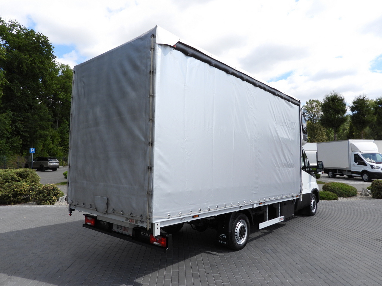 IVECO DAILY 35S18 TARPAULIN 10 PALLETS WEBASTO CRUISE CONTROL NAVIGATION LED LIGHTS AIR CONDITIONING 180HP - Plachtová dodávka: obrázek 3 IVECO DAILY 35S18 TARPAULIN 10 PALLETS WEBASTO CRUISE CONTROL NAVIGATION LED LIGHTS AIR CONDITIONING 180HP - Plachtová dodávka: obrázek 3