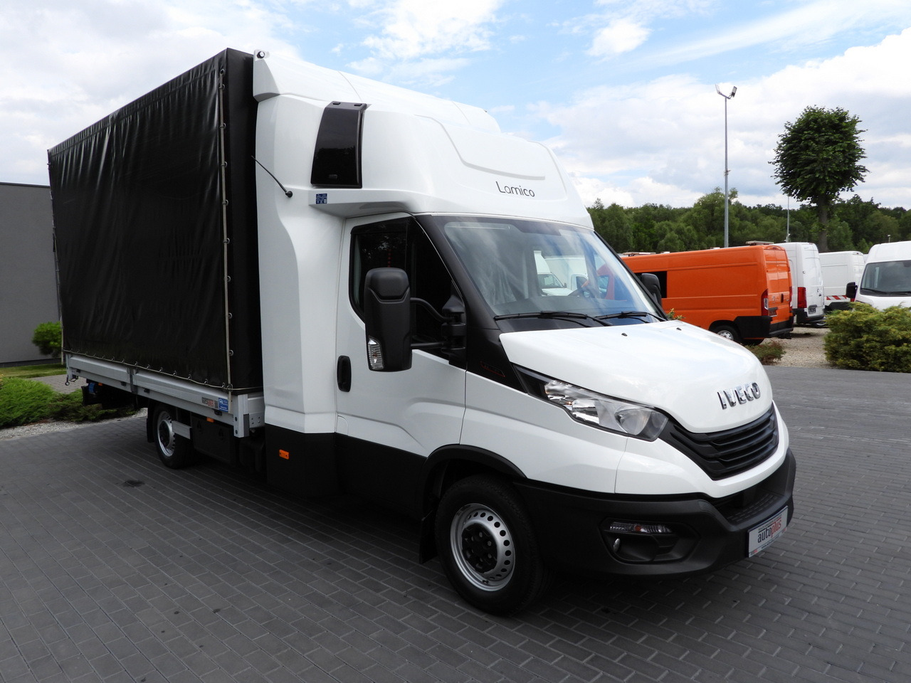 IVECO DAILY 35S18 TARPAULIN LIFT 10 PALLETS WEBASTO CRUISE CONTROL PNEUMATICS AIR CONDITIONING 180HP - Plachtová dodávka: obrázek 4 IVECO DAILY 35S18 TARPAULIN LIFT 10 PALLETS WEBASTO CRUISE CONTROL PNEUMATICS AIR CONDITIONING 180HP - Plachtová dodávka: obrázek 4