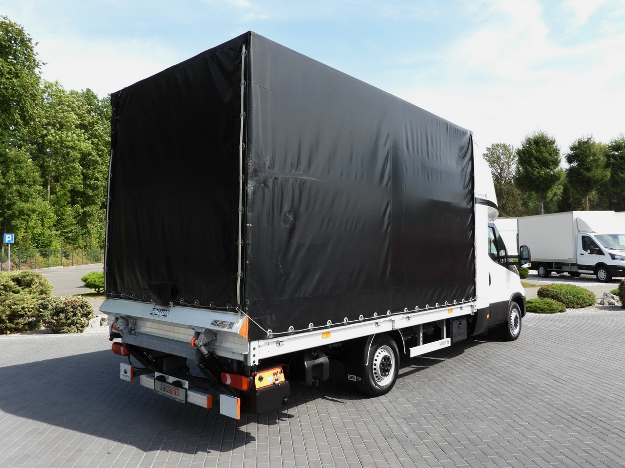 IVECO DAILY 35S18 TARPAULIN LIFT 8 PALLETS CRUISE CONTROL AIR CONDITIONING 180HP - Plachtová dodávka: obrázek 3 IVECO DAILY 35S18 TARPAULIN LIFT 8 PALLETS CRUISE CONTROL AIR CONDITIONING 180HP - Plachtová dodávka: obrázek 3