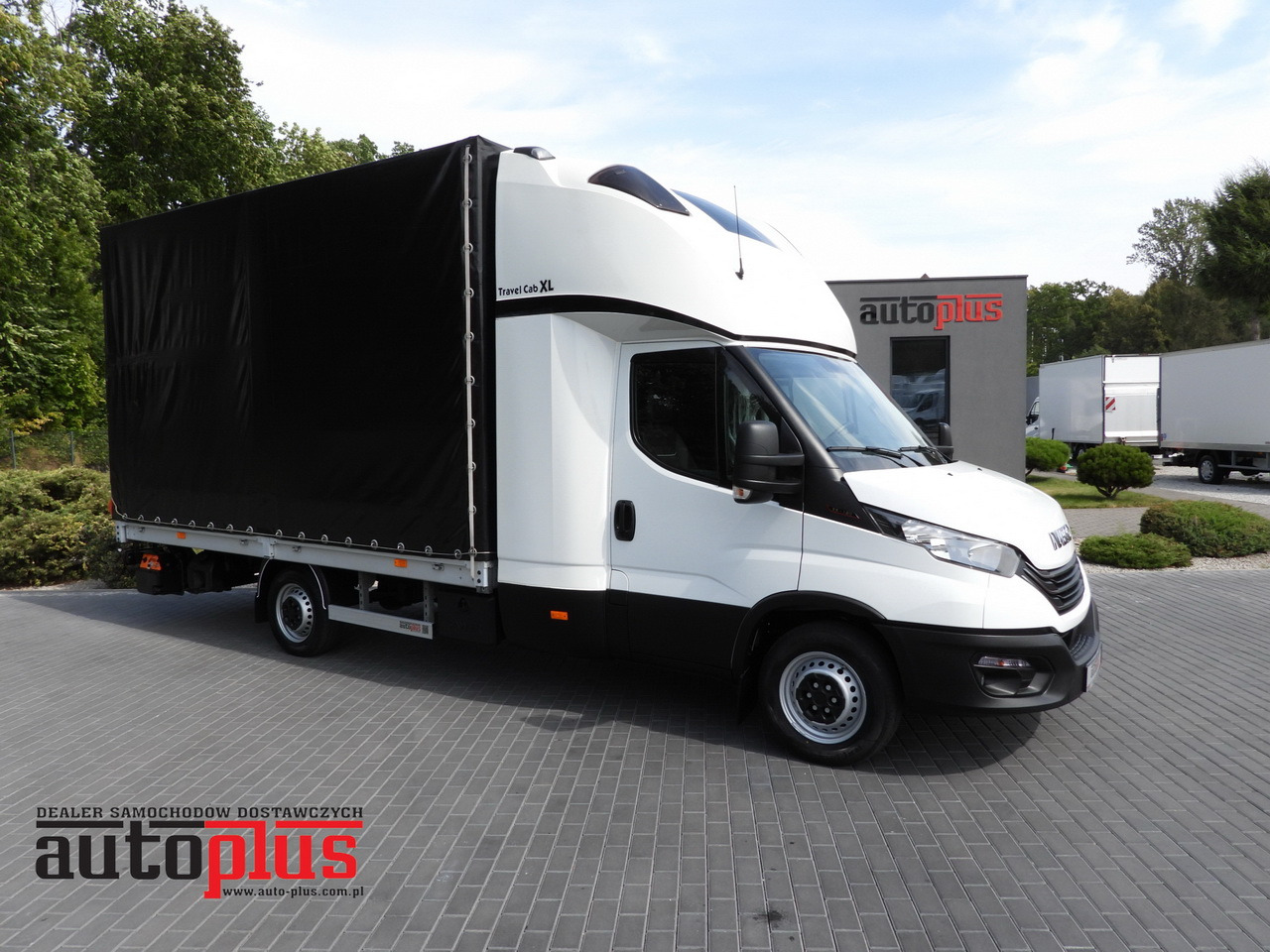 IVECO DAILY 35S18 TARPAULIN LIFT 8 PALLETS CRUISE CONTROL AIR CONDITIONING 180HP - Plachtová dodávka: obrázek 1 IVECO DAILY 35S18 TARPAULIN LIFT 8 PALLETS CRUISE CONTROL AIR CONDITIONING 180HP - Plachtová dodávka: obrázek 1
