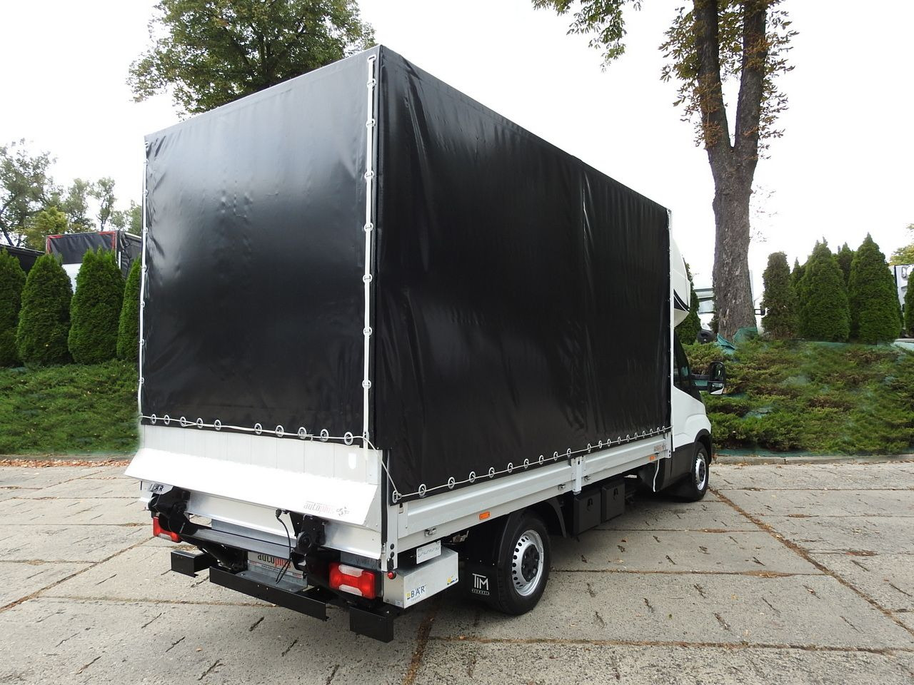 IVECO DAILY 35S18 TARPAULIN LIFT 8 PALLETS CRUISE CONTROL AIR CONDITIONING 180HP - Plachtová dodávka: obrázek 3 IVECO DAILY 35S18 TARPAULIN LIFT 8 PALLETS CRUISE CONTROL AIR CONDITIONING 180HP - Plachtová dodávka: obrázek 3