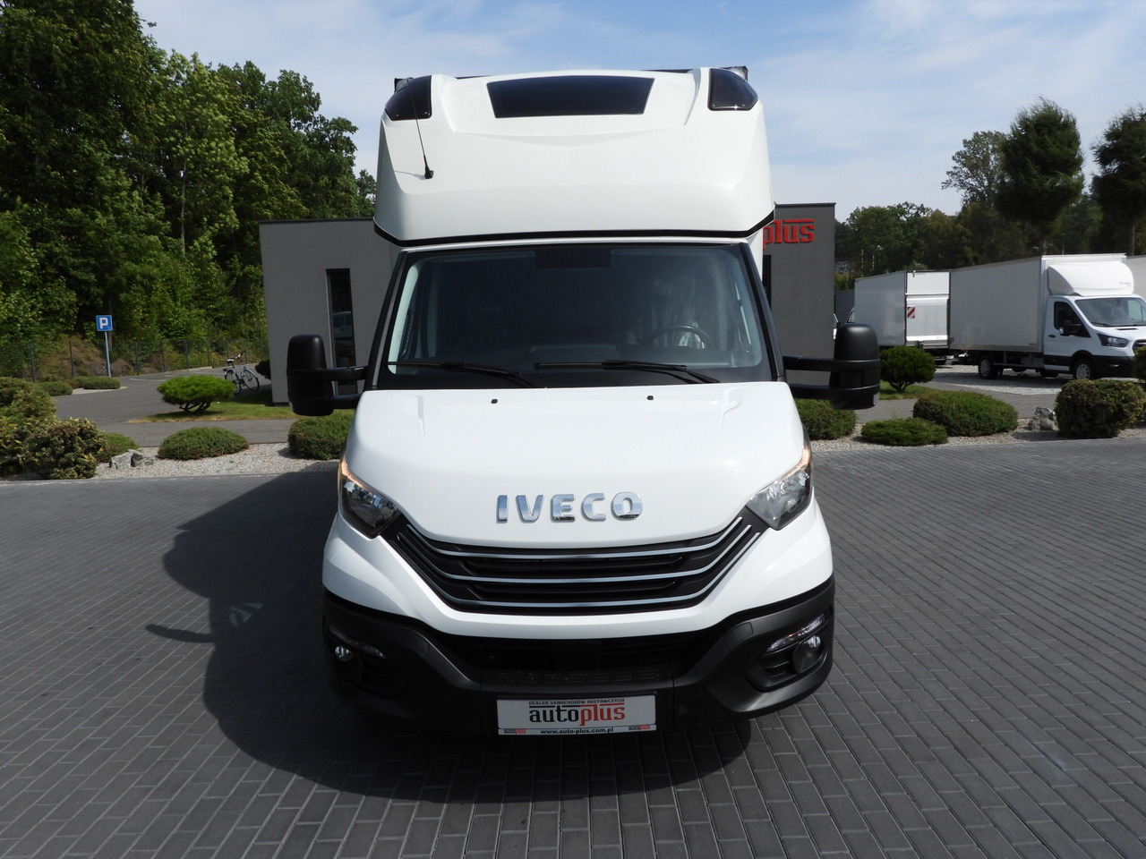 IVECO DAILY 35S18 TARPAULIN LIFT 8 PALLETS CRUISE CONTROL AIR CONDITIONING 180HP - Plachtová dodávka: obrázek 5 IVECO DAILY 35S18 TARPAULIN LIFT 8 PALLETS CRUISE CONTROL AIR CONDITIONING 180HP - Plachtová dodávka: obrázek 5