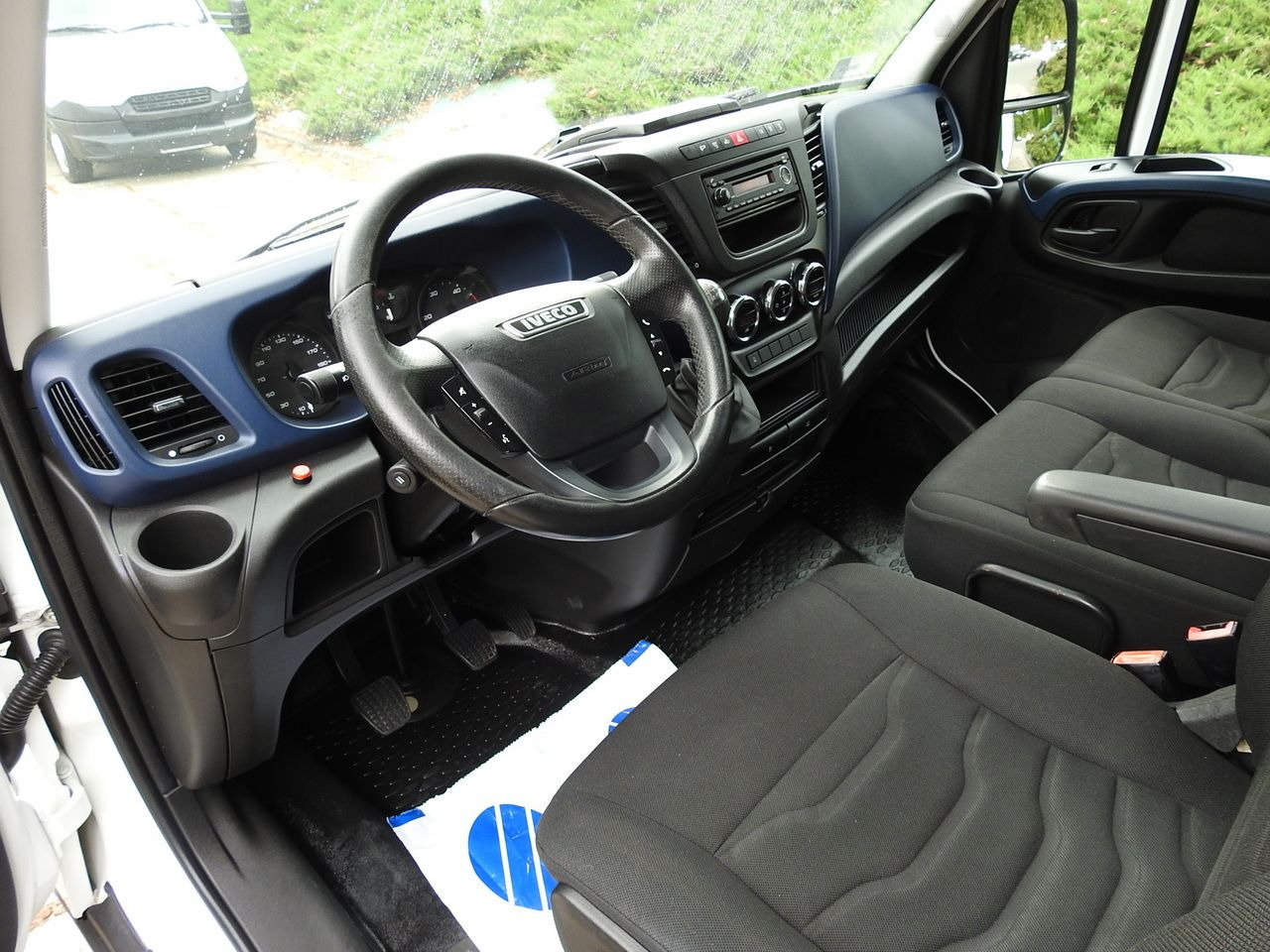 IVECO DAILY 35S18 TARPAULIN LIFT 8 PALLETS CRUISE CONTROL AIR CONDITIONING 180HP - Plachtová dodávka: obrázek 2 IVECO DAILY 35S18 TARPAULIN LIFT 8 PALLETS CRUISE CONTROL AIR CONDITIONING 180HP - Plachtová dodávka: obrázek 2