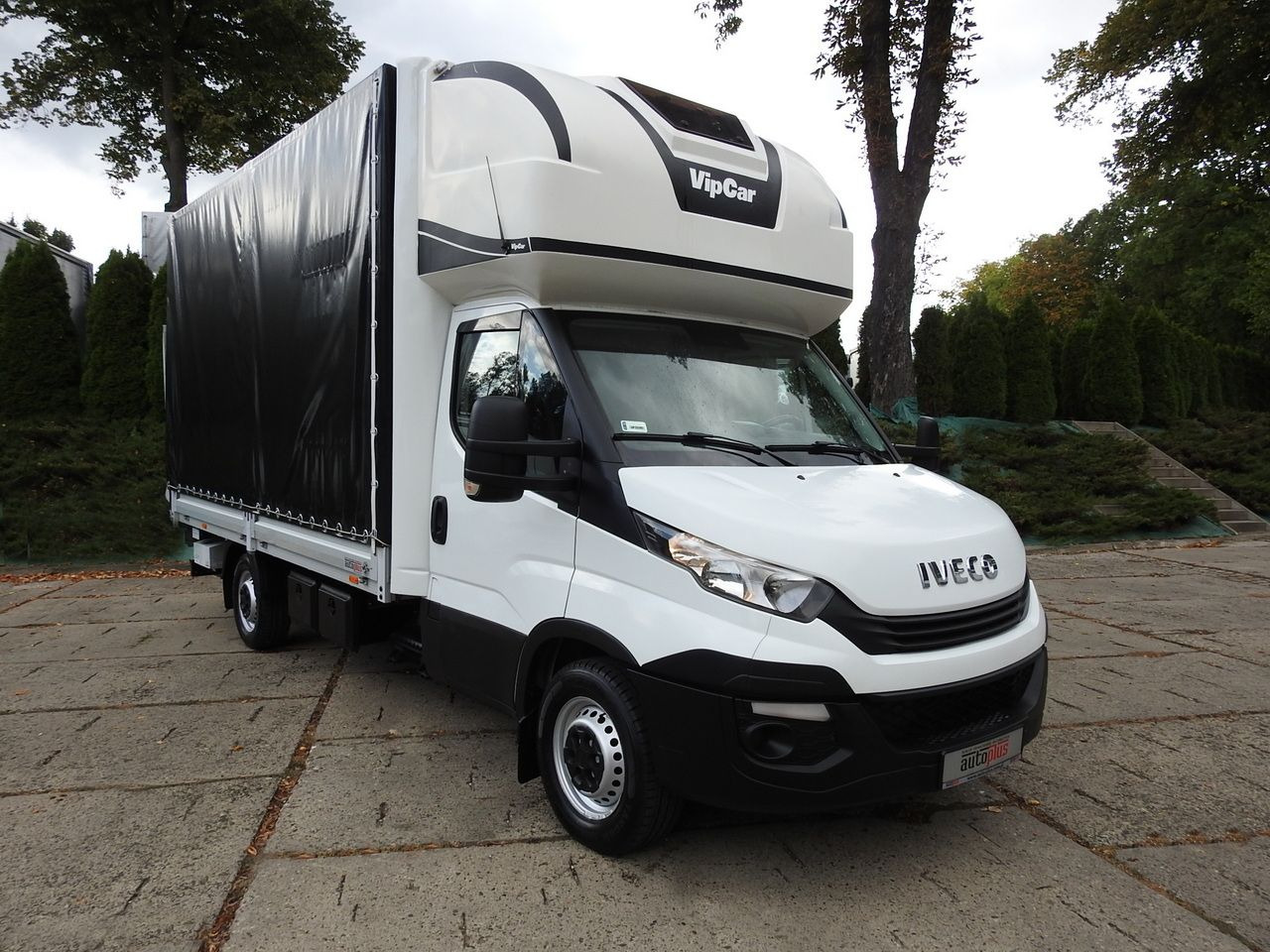 IVECO DAILY 35S18 TARPAULIN LIFT 8 PALLETS CRUISE CONTROL AIR CONDITIONING 180HP - Plachtová dodávka: obrázek 4 IVECO DAILY 35S18 TARPAULIN LIFT 8 PALLETS CRUISE CONTROL AIR CONDITIONING 180HP - Plachtová dodávka: obrázek 4