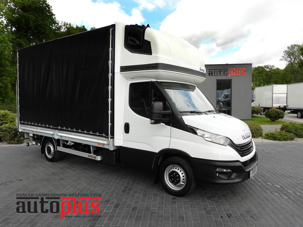 IVECO DAILY 35S18 TARPAULIN LIFT 8 PALLETS WEBASTO CRUISE CONTROL AIR CONDITIONING 180HP - Plachtová dodávka: obrázek 1 IVECO DAILY 35S18 TARPAULIN LIFT 8 PALLETS WEBASTO CRUISE CONTROL AIR CONDITIONING 180HP - Plachtová dodávka: obrázek 1