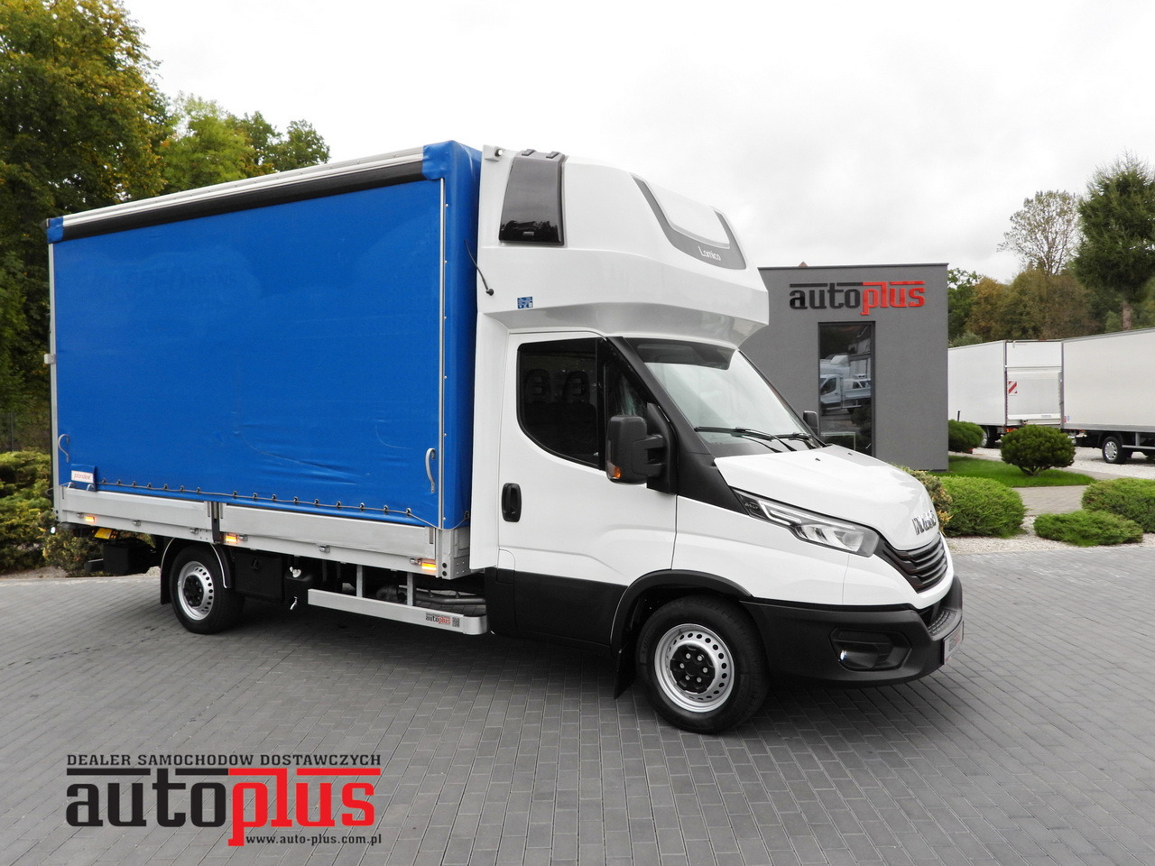 IVECO DAILY 35S18 TARPAULIN LIFT 8 PALLETS WEBASTO CRUISE CONTROL LED LIGHTS AIR CONDITIONING 180HP - Plachtová dodávka: obrázek 1 IVECO DAILY 35S18 TARPAULIN LIFT 8 PALLETS WEBASTO CRUISE CONTROL LED LIGHTS AIR CONDITIONING 180HP - Plachtová dodávka: obrázek 1
