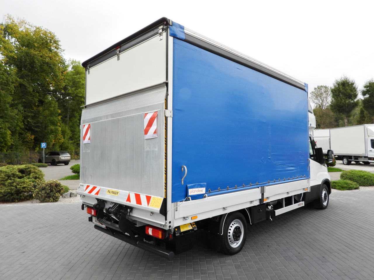 IVECO DAILY 35S18 TARPAULIN LIFT 8 PALLETS WEBASTO CRUISE CONTROL LED LIGHTS AIR CONDITIONING 180HP - Plachtová dodávka: obrázek 3 IVECO DAILY 35S18 TARPAULIN LIFT 8 PALLETS WEBASTO CRUISE CONTROL LED LIGHTS AIR CONDITIONING 180HP - Plachtová dodávka: obrázek 3